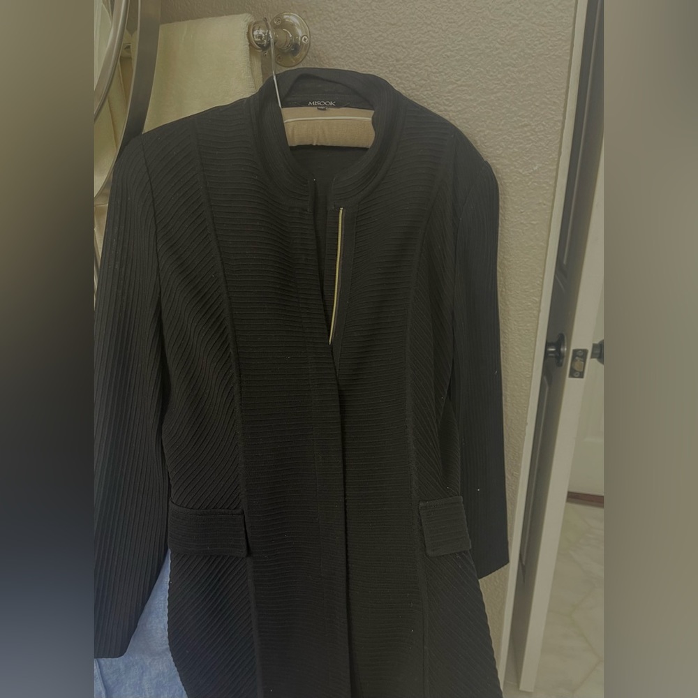 Misook zip tunic jacket. NWOT. Size medium Black